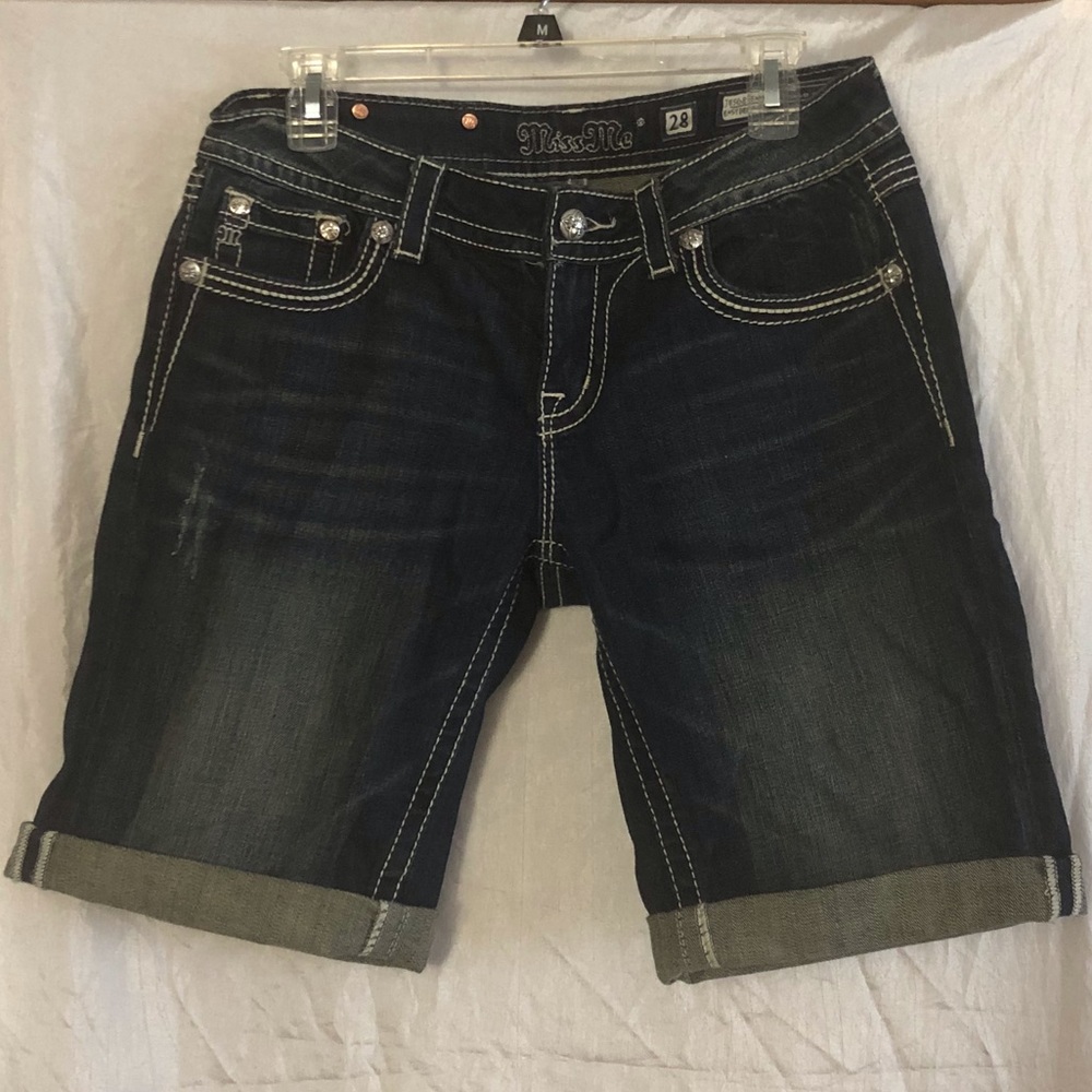 Miss me easy Bermuda size 28. Like new!
